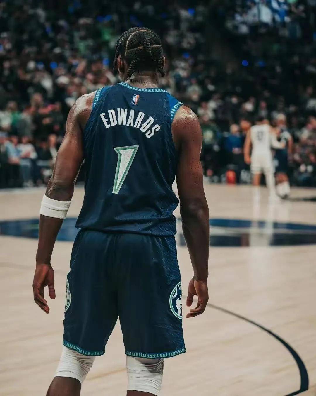 开云官网-开拓者力克凯尔特人，东西部强队对决精彩绝伦