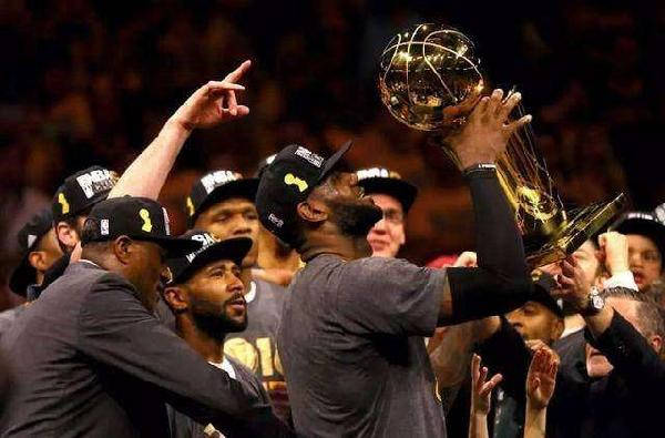 国王完胜76人，詹姆斯高光表现